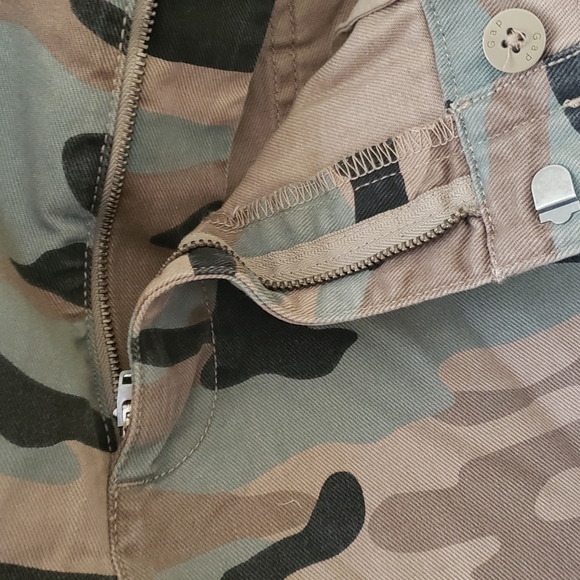 GAP camouflage cargo pant, size 14 - Picture 3 of 8